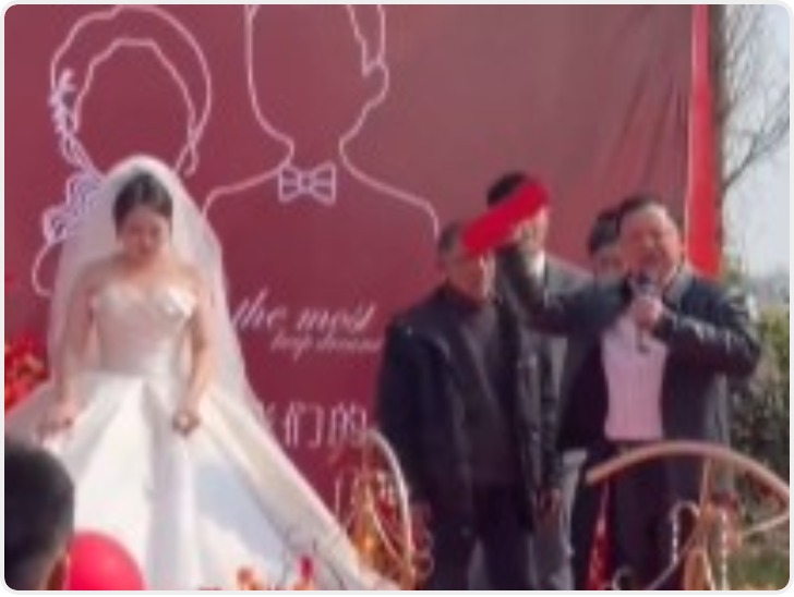 湖南一婚礼现场新娘父亲退还18.8万彩礼给新郎 只留下100元