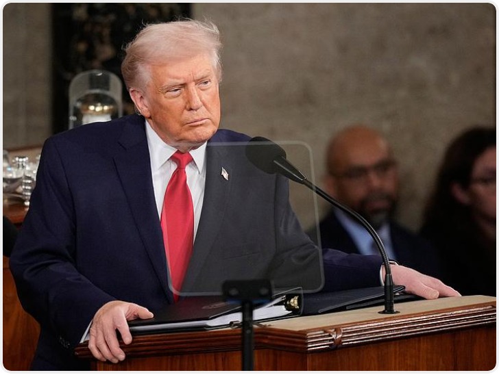 特朗普发表国情咨文演讲 谈及移民、经济和犯罪问题