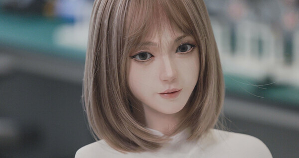 逸璟科技发布新一代灵巧脸「灵智5号」：开启人形机器人生命感交互新时代(图1)