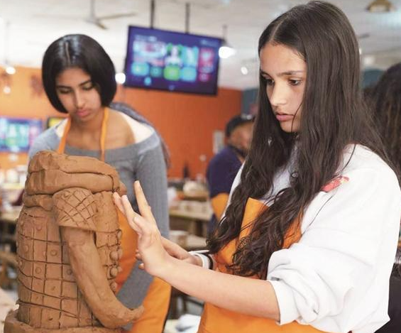 “老外”古城沉浸式体验中国年