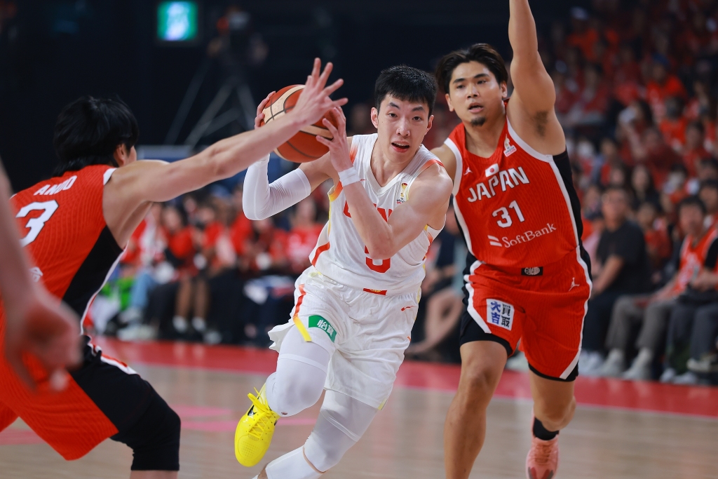 中国男篮：一场祛魅的比赛 一段祛魅的征程