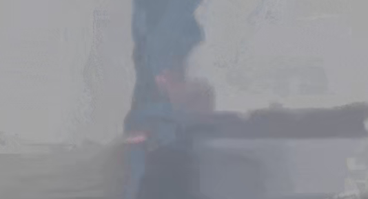 伊朗军方称用4枚导弹袭击美国航母