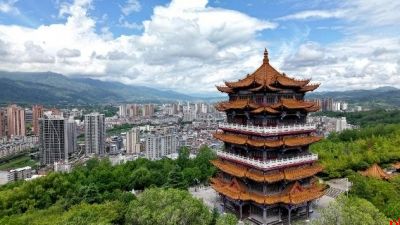 月河潮起万象新 幸福汉阴阔步行