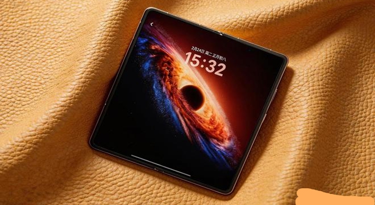 荣耀Magic V6旭日金：多重纹理