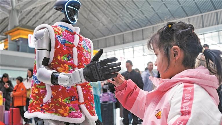 元宵赴团圆 科技暖旅途央视春晚同款智能机器人亮相西安北站