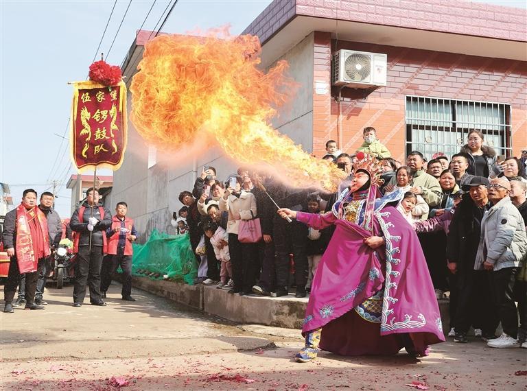 赏花灯、观社火、猜灯谜……陕西元宵节活动精彩纷呈