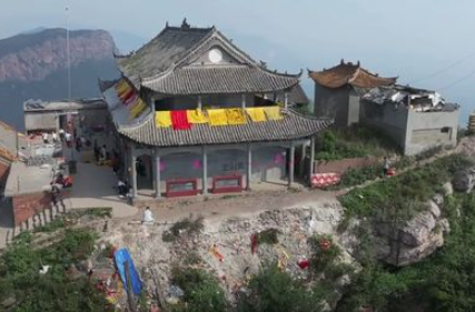 一家4口爬山祈福33岁妻子坠亡 丈夫最新回应质疑