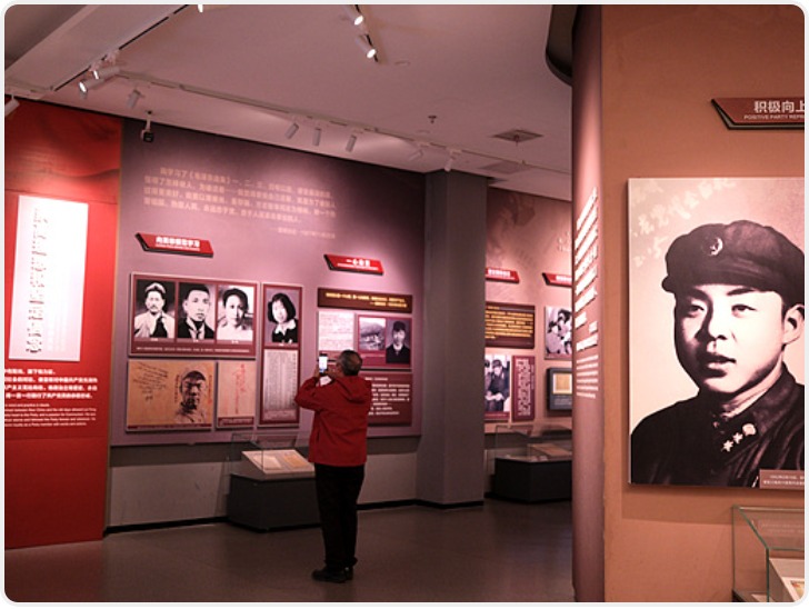 以实际行动书写新时代雷锋故事