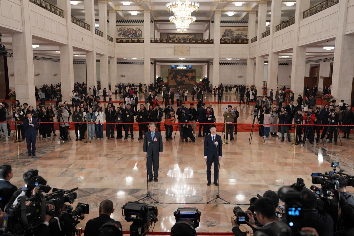 十四届全国人大四次会议首场“代表通道”集中采访活动举行