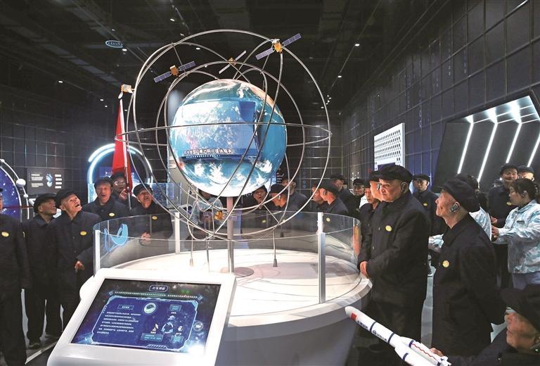 长安区王莽区域敬老院40余名特困老人走进西安科技馆