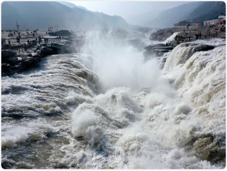 惊蛰时节 黄河壶口瀑布水量增大
