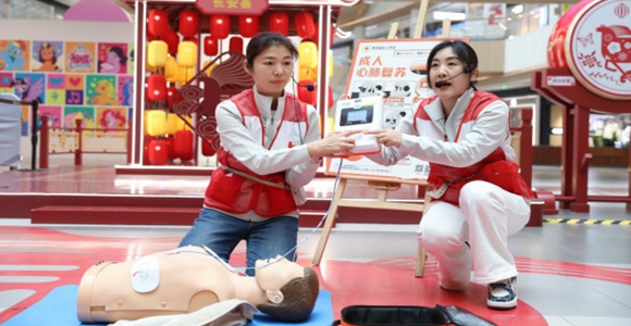 应急救护公益活动点亮西安 雷锋精神温暖全城