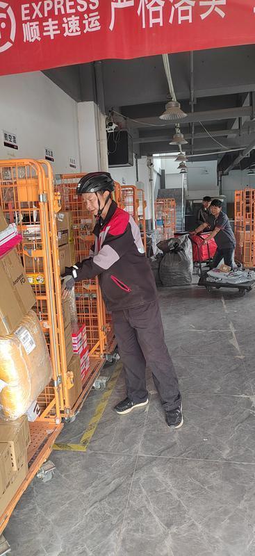 暖“心”闻：他是奔跑在古城街巷的“雷锋”快递员