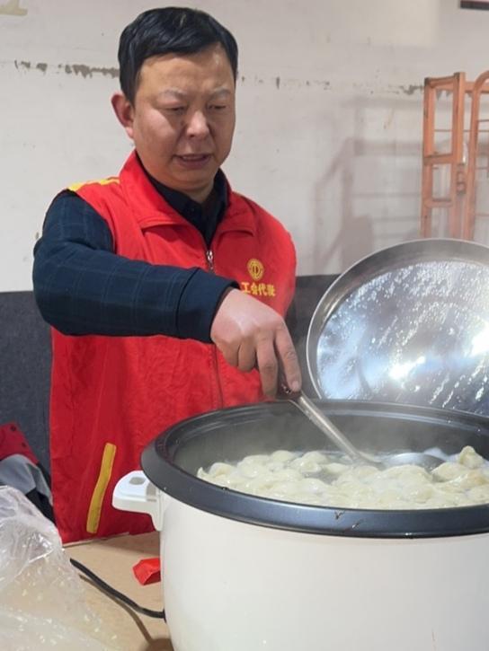 暖“心”闻：他是奔跑在古城街巷的“雷锋”快递员