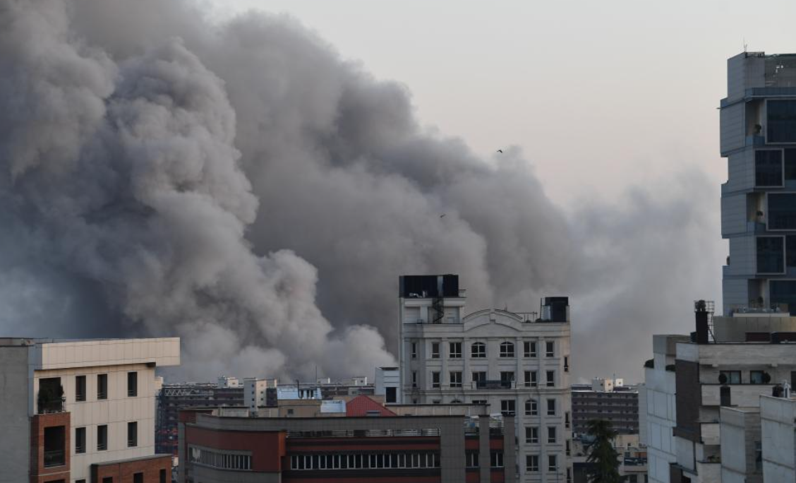 美驻伊拉克使馆遭袭 特朗普称3天内击沉42艘伊朗舰艇