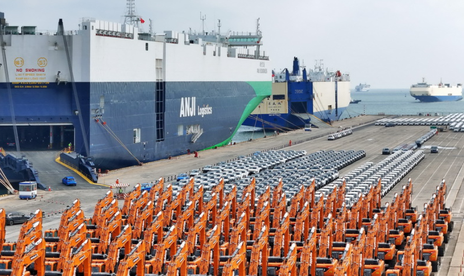 山东烟台：港口赋能 国产汽车顺畅“出海”