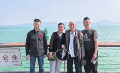 带90岁老父亲去过“南方年” “带父母远游”正成为“游必有方”新注解