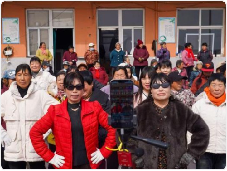 对话河南网红“农村大妈团”：女性要勇敢做自己