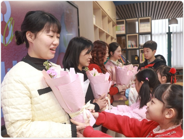 多彩活动庆“三八”