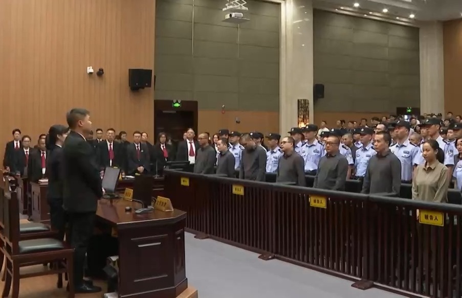 点名酒后“智驾”“人肉开盒”等新型犯罪 “两高”工作报告划重点→