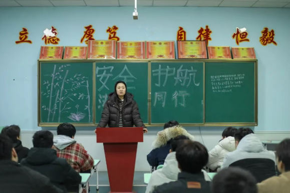 开学第一课 | 安全护航·法治同行·健康成长，筑牢青春平安防线