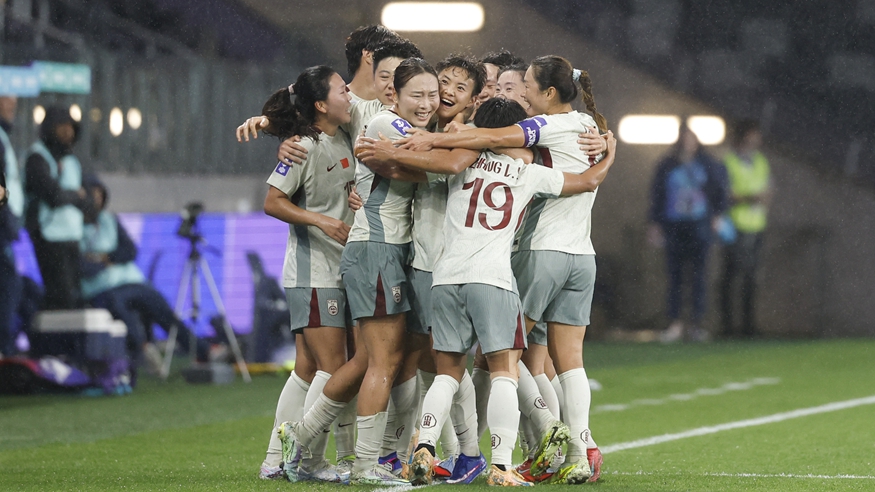雨夜逆转朝鲜队 中国女足亚洲杯三连胜进八强