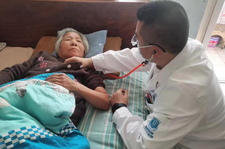 108坊故事|联合驻地医院 安东街社区为辖区空巢、百岁老人上门义诊