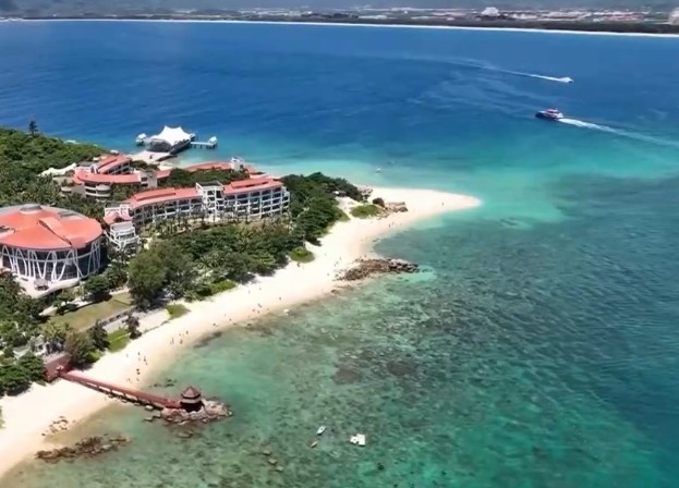 部分机票价格降幅超60% 多地“错峰游”热度攀升