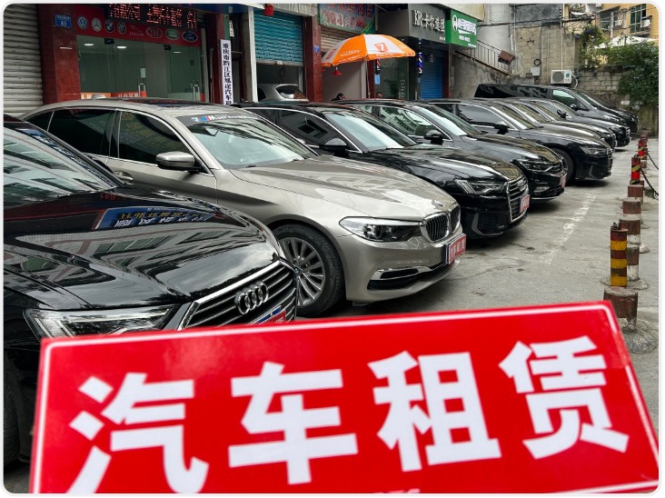 租车闯红灯被记6分 押金扣了1800元 租赁公司拒绝用当事人驾照扣分