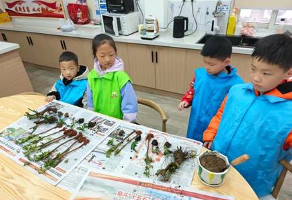 108坊故事|东大院社区组织辖区小朋友开展植树节主题活动