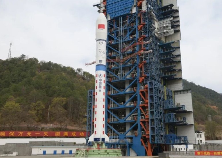 长征二号丁运载火箭成功发射试验三十号卫星03、04星