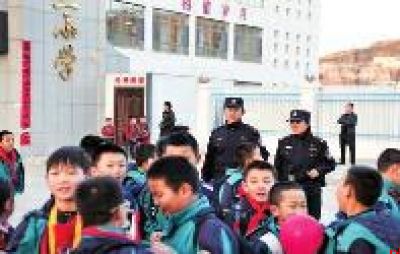 横山公安：警护开学 筑牢平安防线
