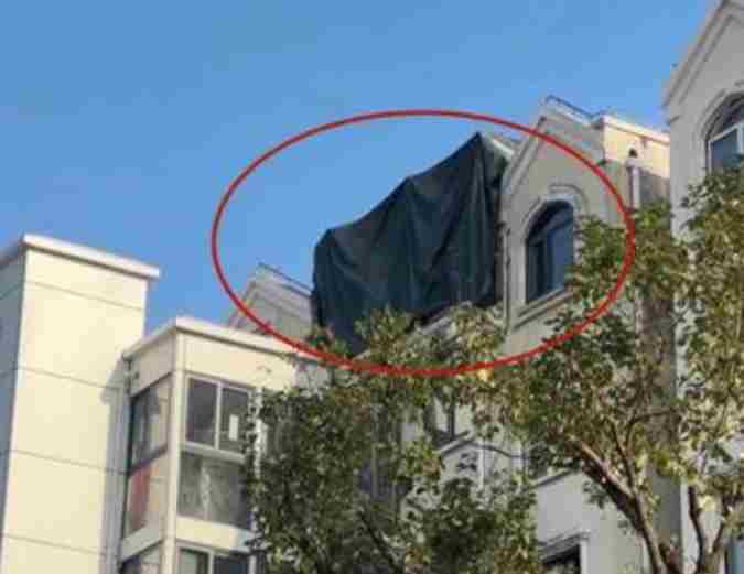 男子举报小区违建 被举报人：你投诉10分钟我就知道了