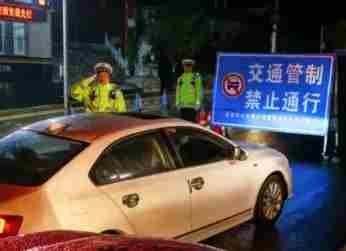 西安市公路局持续除雪保畅 部分路段实施交通管制