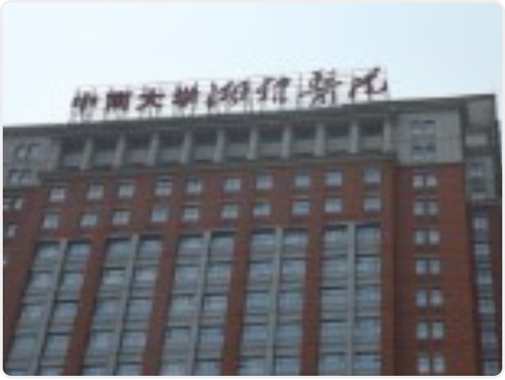 媒体：湘雅医院坠江身亡研究生的导师已停诊