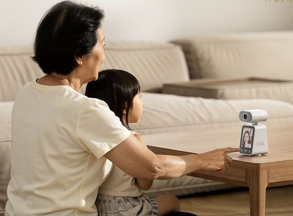 中兴推出小兴看看SC50S智能带屏摄像机