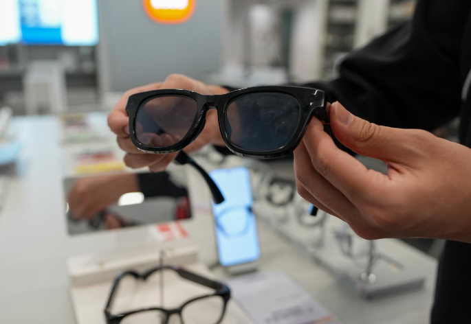 眼镜的暴利让人大跌眼镜：15元镜片标价799 溢价超50倍