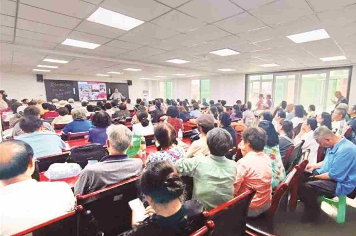 西安老年大学AI课 成“顶流” 教务部：没想到会这么火