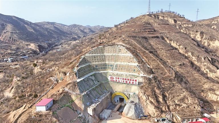 延榆高铁苗山1号隧道贯通 项目建设取得关键性进展