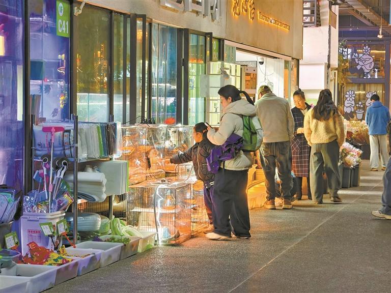 西安商圈“变形”记