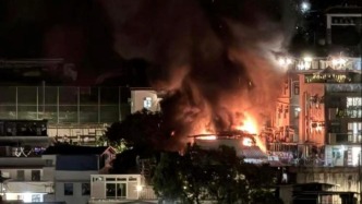 香港荃湾老围地区发生火灾 已疏散约100人