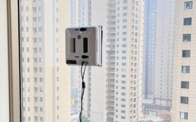 擦玻璃机器人坠楼 维权发现店铺注销 老人如何维权?