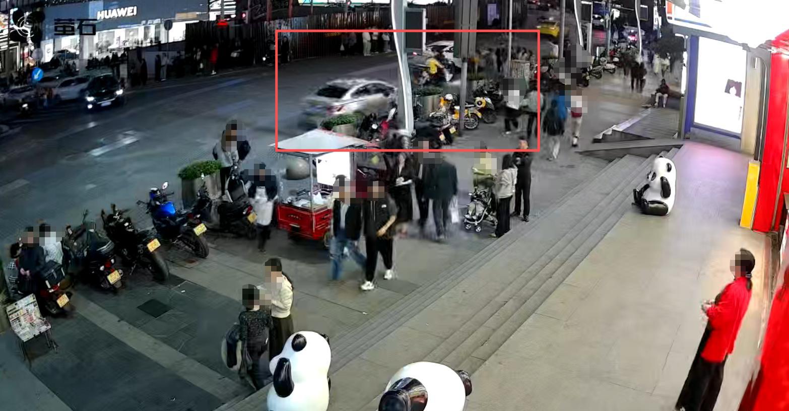 33岁男子疑突发疾病致车辆失控撞向行人 重庆警方通报