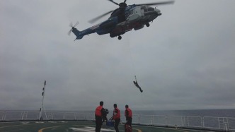 渔民在东海作业时不慎切断4根手指 海陆空接力紧急救援