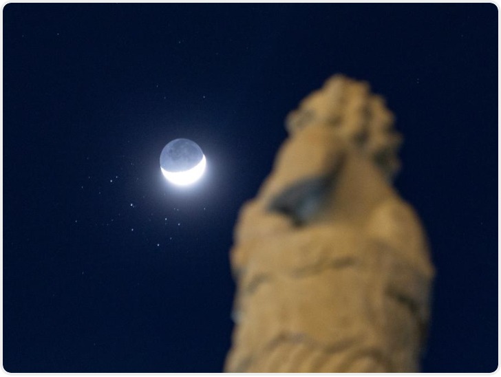 蛾眉月“牵手”昴星团