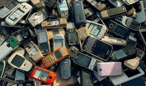 家里吃灰的旧手机突然成了香饽饽