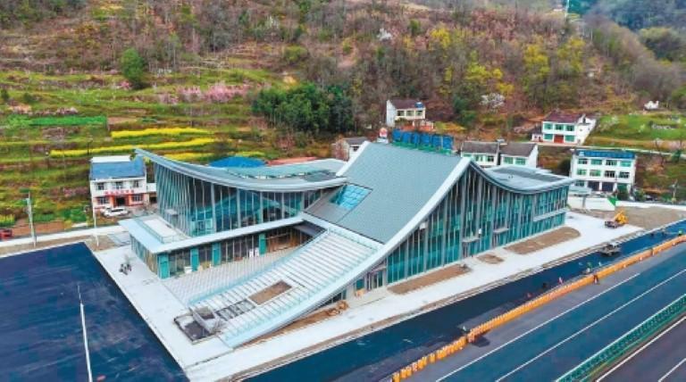 包茂高速陕南段两处服务节点提质升级工程通过竣工预验收