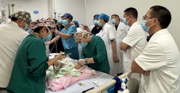 5岁男孩遭车轮重碾 医院多学科团队接力创造生命奇迹