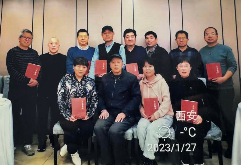 连续四年 86岁班主任都要参加春节期间的学生聚会