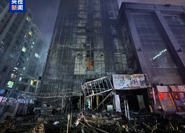 已致3人遇难、9人重伤！太原高层建筑火灾拍到疑似起火点